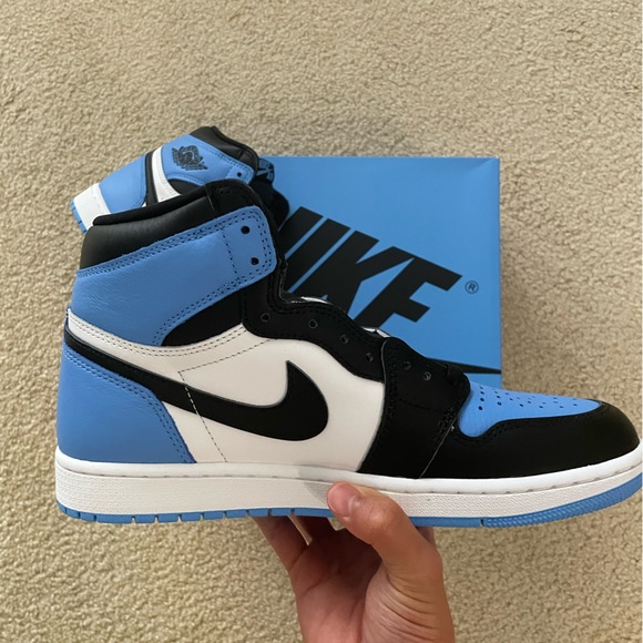 Brand New Air Jordan 1 High UNC Toe Size 9.5M/11W - Picture 5 of 8